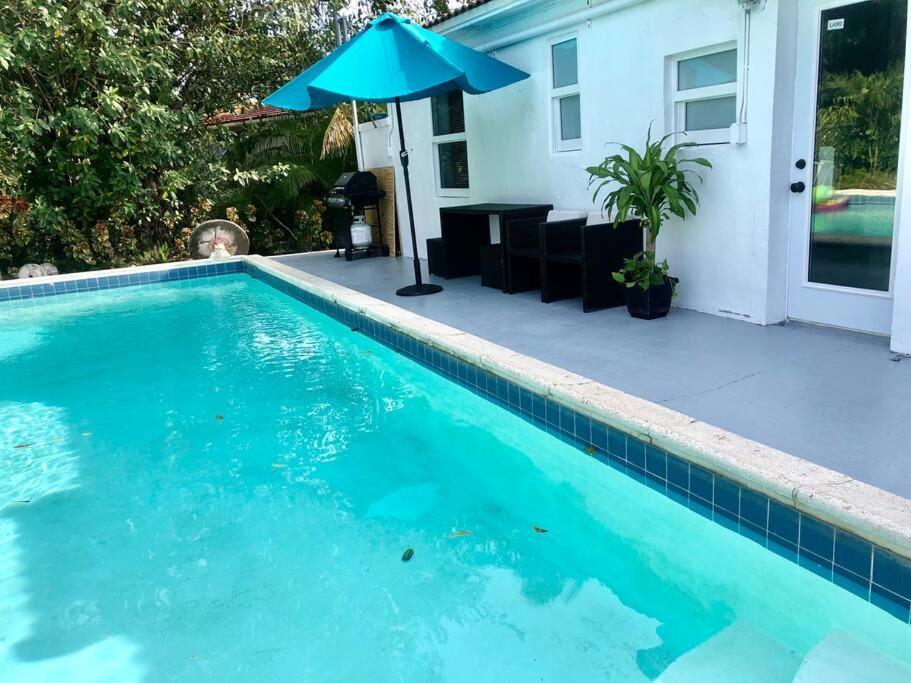 House With Pool, 10 Mins Drive To The Beach! Villa Miami Shores Ngoại thất bức ảnh